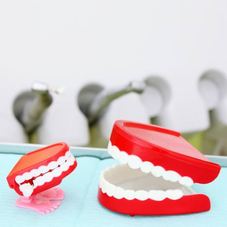 denti, rosso, maxilar, piedi, dentista Pavel Losevsky - Dreamstime