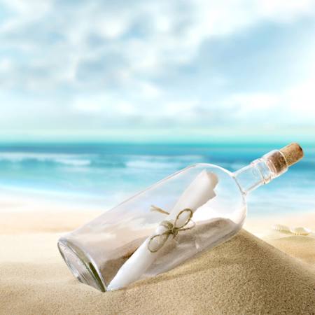 bottiglia, mare, sabbia, carta, oceano Silvae1 - Dreamstime