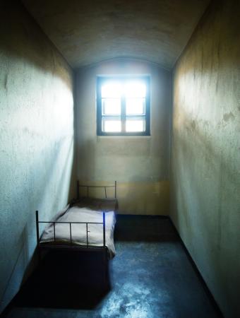 prigione, cellule, letto, finestra Constantin Opris - Dreamstime