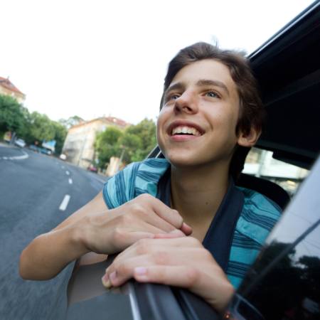 auto, finestra, ragazzo, strada, sorriso Grisho - Dreamstime