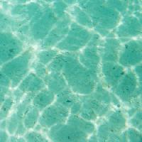 Pixwords L`immagine con acqua, riflessione, verde, chiaro, sabbia, torquoise Tassapon - Dreamstime