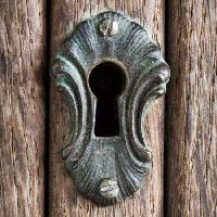 Pixwords L`immagine con buco, chiave, porta, aperto Giuliano2022 - Dreamstime