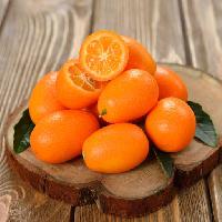 Pixwords L`immagine con frutta, legno, piatto, arancio, arance Olga Vasileva (Olyina)