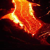 Pixwords L`immagine con di lava, vulcano, rosso, caldo, fuoco, montagna Jason Yoder - Dreamstime