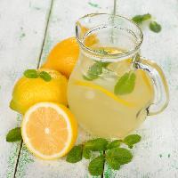 Pixwords L`immagine con limoni, limone, menta, bevanda Olga Vasileva (Olyina)