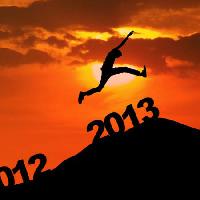 Pixwords L`immagine con l'anno, salto, cielo, uomo, salto, sole, tramonto, nuovo anno Ximagination - Dreamstime