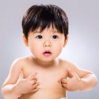 Pixwords L`immagine con ragazzo, bambino, capretto, nudo, umano, persona Leung Cho Pan (Leungchopan)