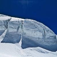 Pixwords L`immagine con di montagna, neve, ombra, cielo, ghiaccio, freddo, montagne Paolo Amiotti (Kippis)