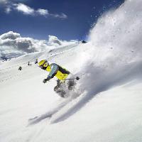 Pixwords L`immagine con inverno, sci, sciatore, montagna, neve, cielo Ilja Mašík