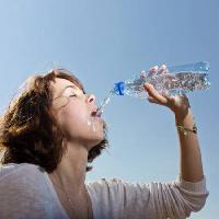 Pixwords L`immagine con di acqua, bere, donna, bocca Jura Vikulin - Dreamstime