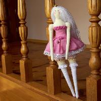 Pixwords L`immagine con bambola, barbie, legno, scale, burattino Irinavk