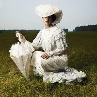 donna, vecchio, ombrello, bianco, campo, erba George Mayer - Dreamstime