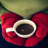 tazza, caffè, caffè, mani, rosso, guanti, verde Edward Fielding - Dreamstime
